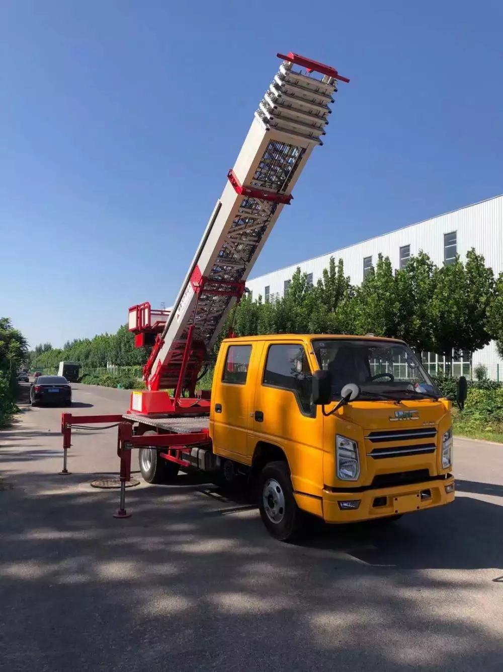 大悟附近的云梯车出租服务：轻松解决高空作业需求